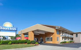 Days Inn by Wyndham Breezewood